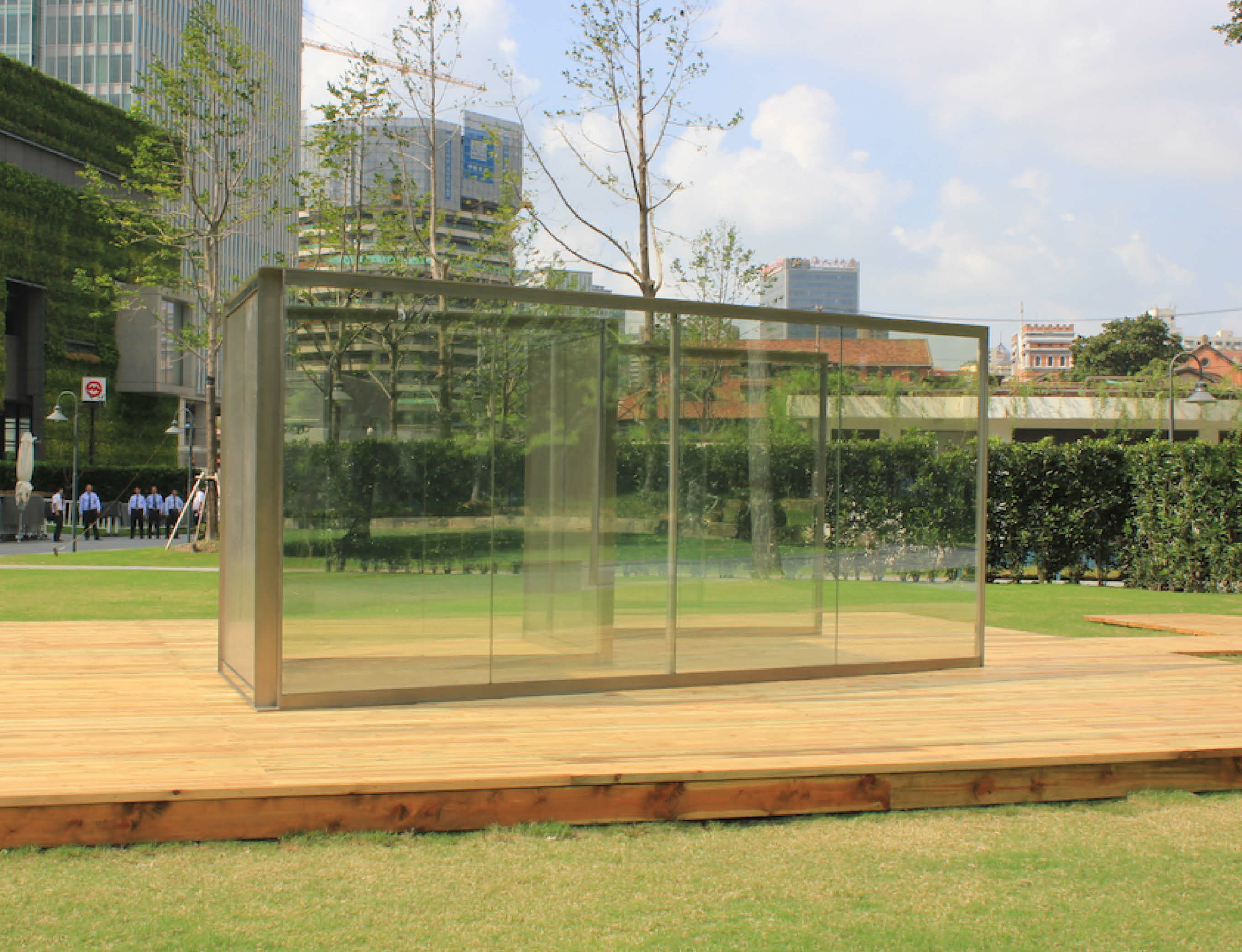 Outdoor pavilion by Dan Graham presented for Frieze Sculpture 2018