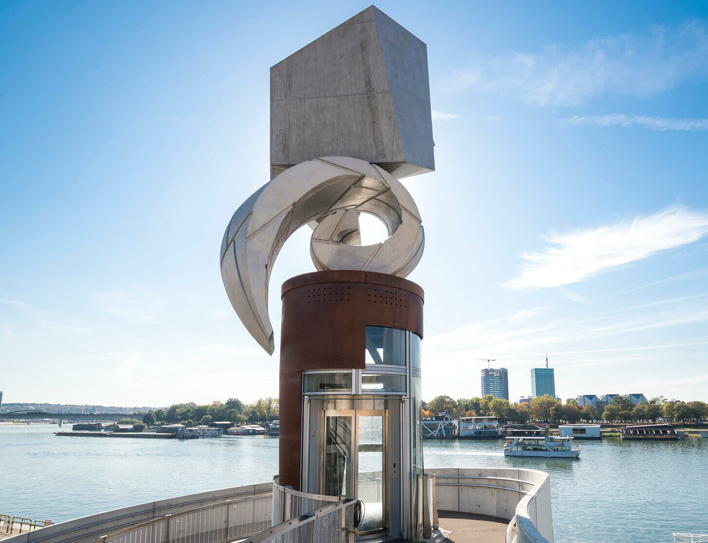 Collaborative project between Richard Deacon and Mrđan Bajić unveiled in Belgrade