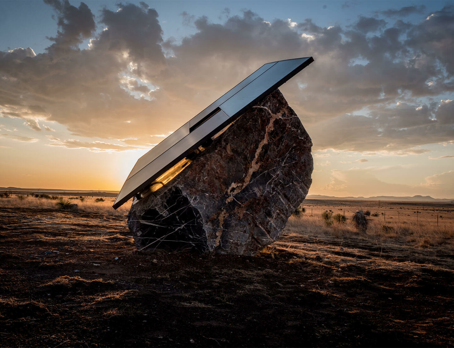 Haroon Mirza's Stone Circle recording 'Waning Gibbous'