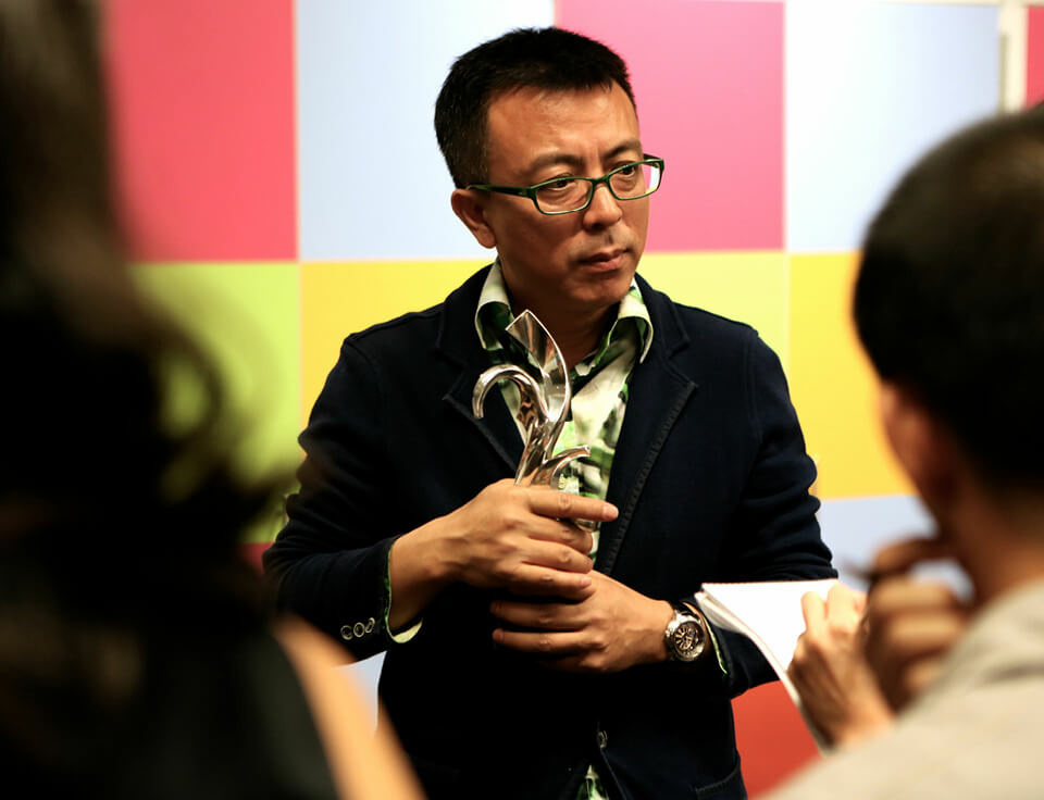 Liu Xiaodong receives Prudential Eye award